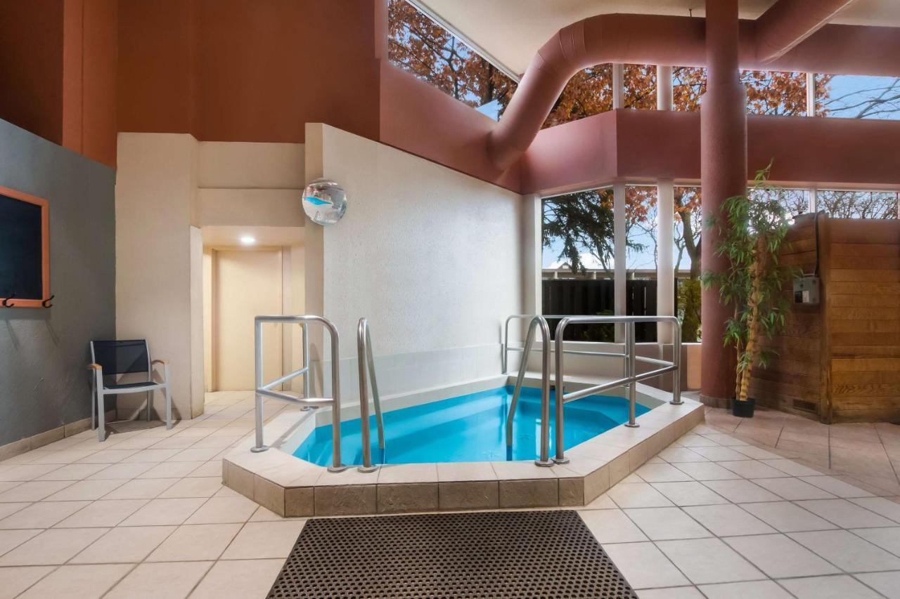 Best Western St Catharines Hotel & Conference Centre Sainte-Catherine Екстериор снимка