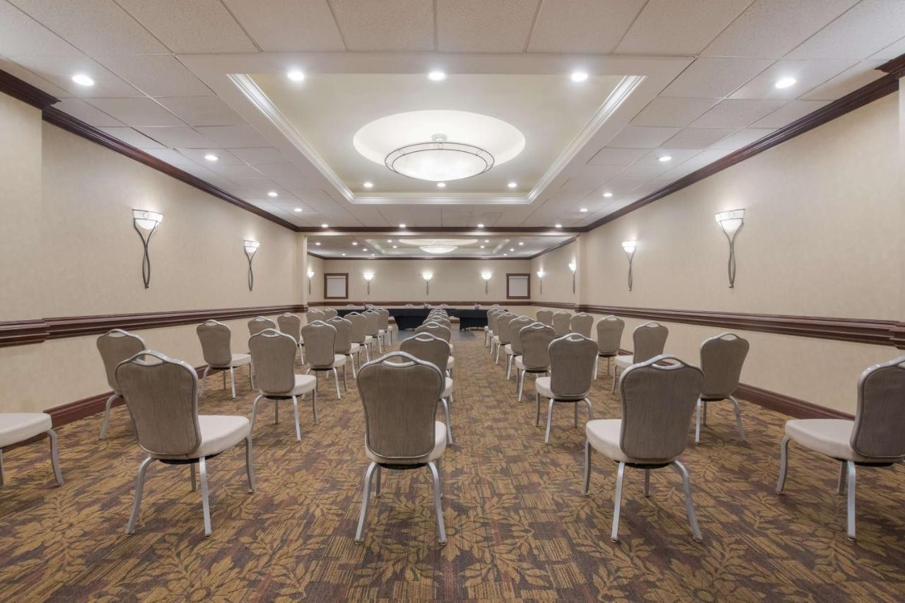 Best Western St Catharines Hotel & Conference Centre Sainte-Catherine Екстериор снимка